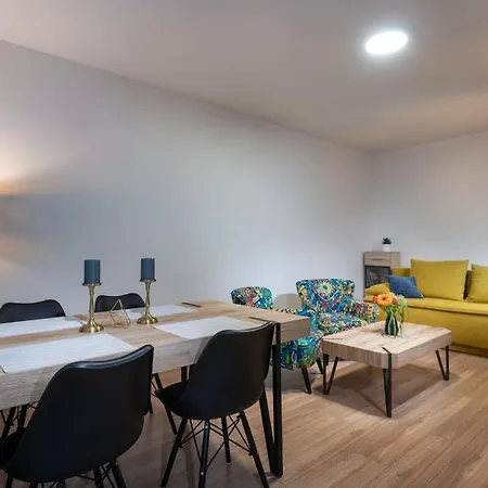 Flexihome Sk - Bellova - Brand New - Neftflix - Private Parking