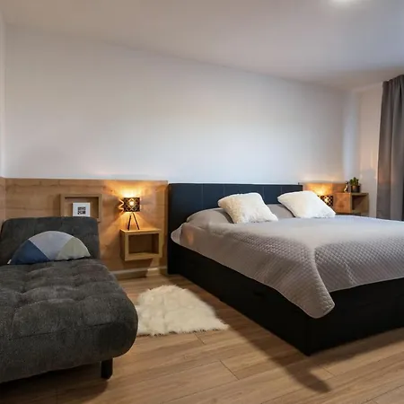 Flexihome Sk - Bellova - Brand New - Neftflix - Private Parking Apartment *