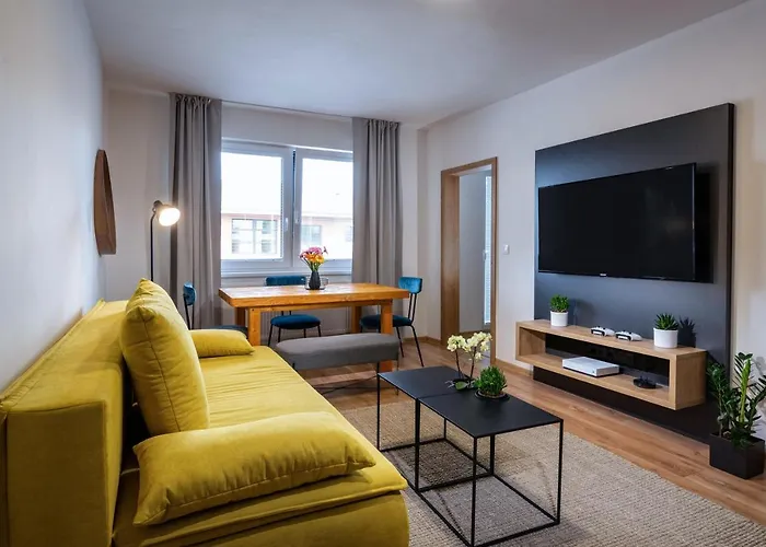 Flexihome Sk - Bellova - Brand New - Neftflix - Private Parking Apartment *