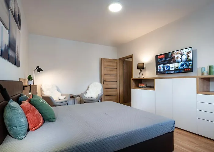 Flexihome Sk - Bellova - Brand New - Neftflix - Private Parking Apartment